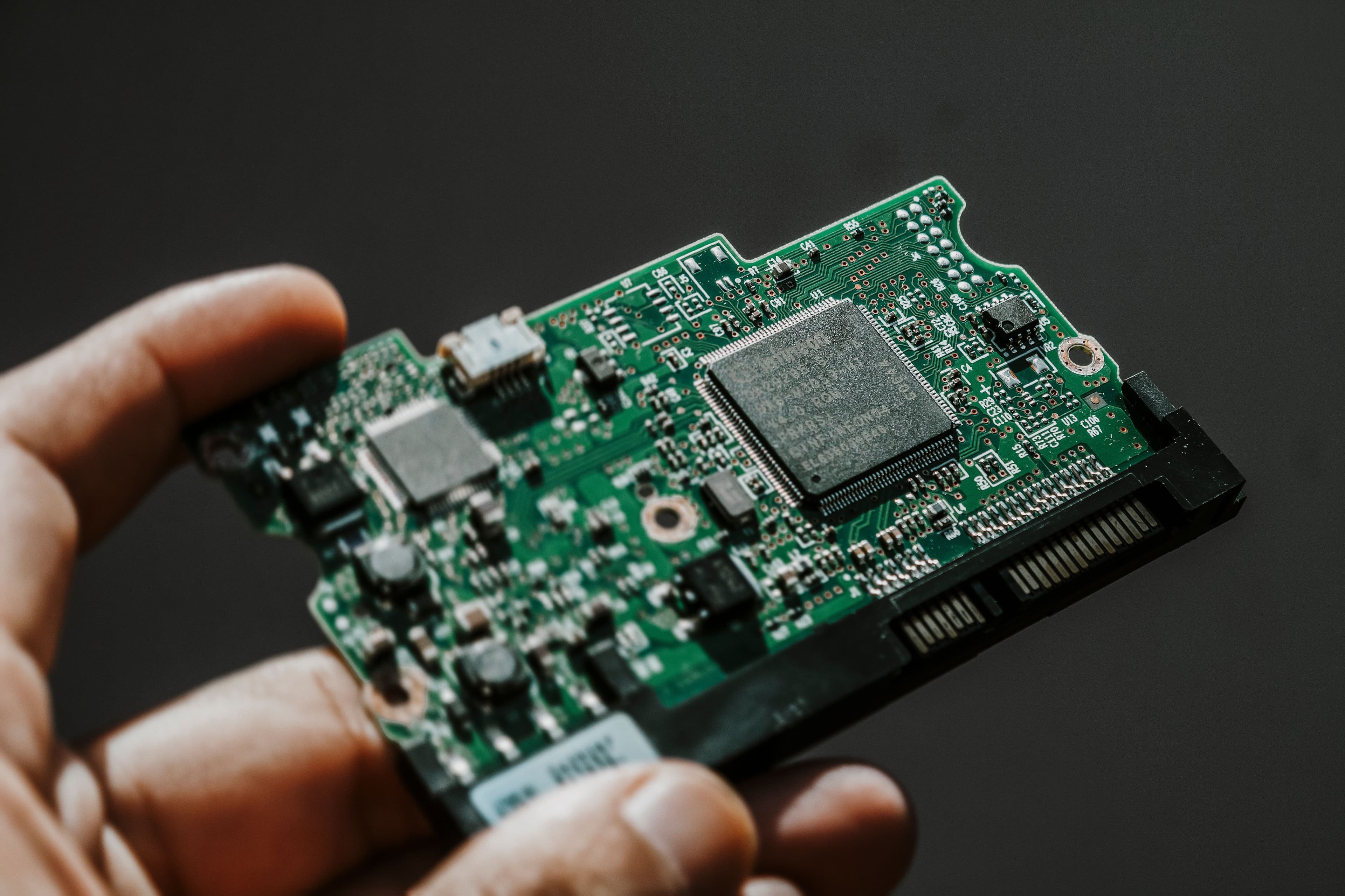 Eliminating BOM Version Confusion with a Centralized Product Lifecycle Platform