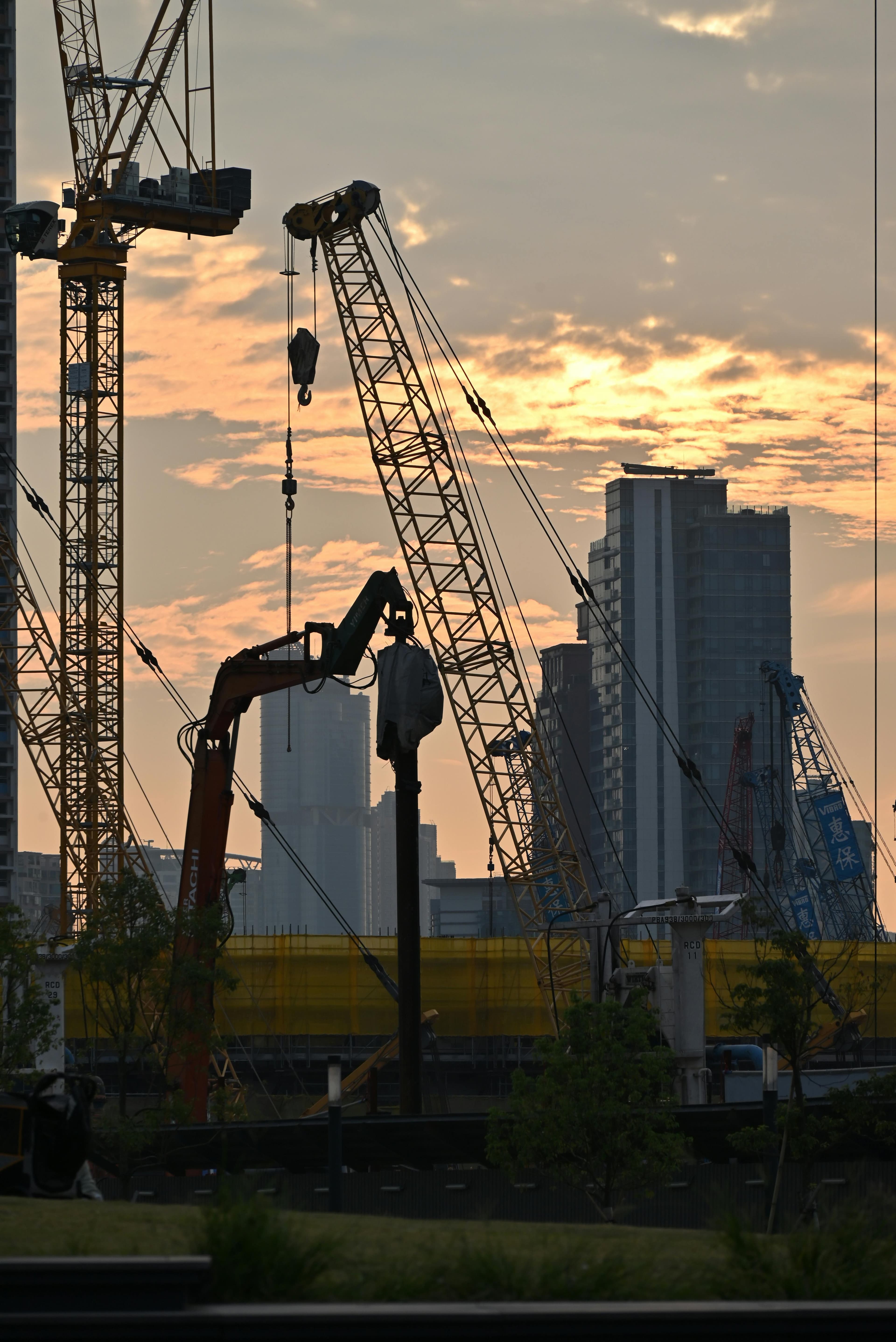 Lift Load and Wind Speed Monitor
