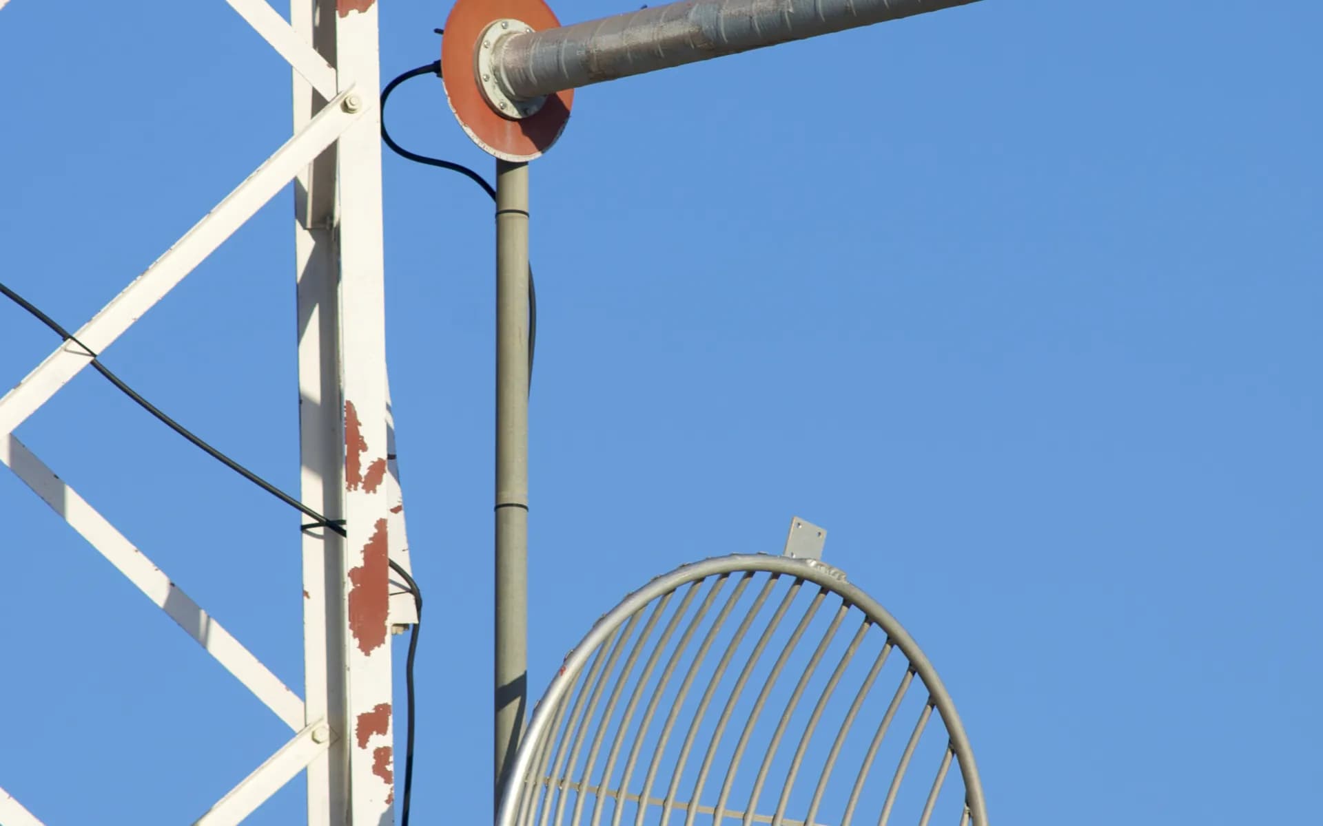 Antenna and RF Design for Trackers
