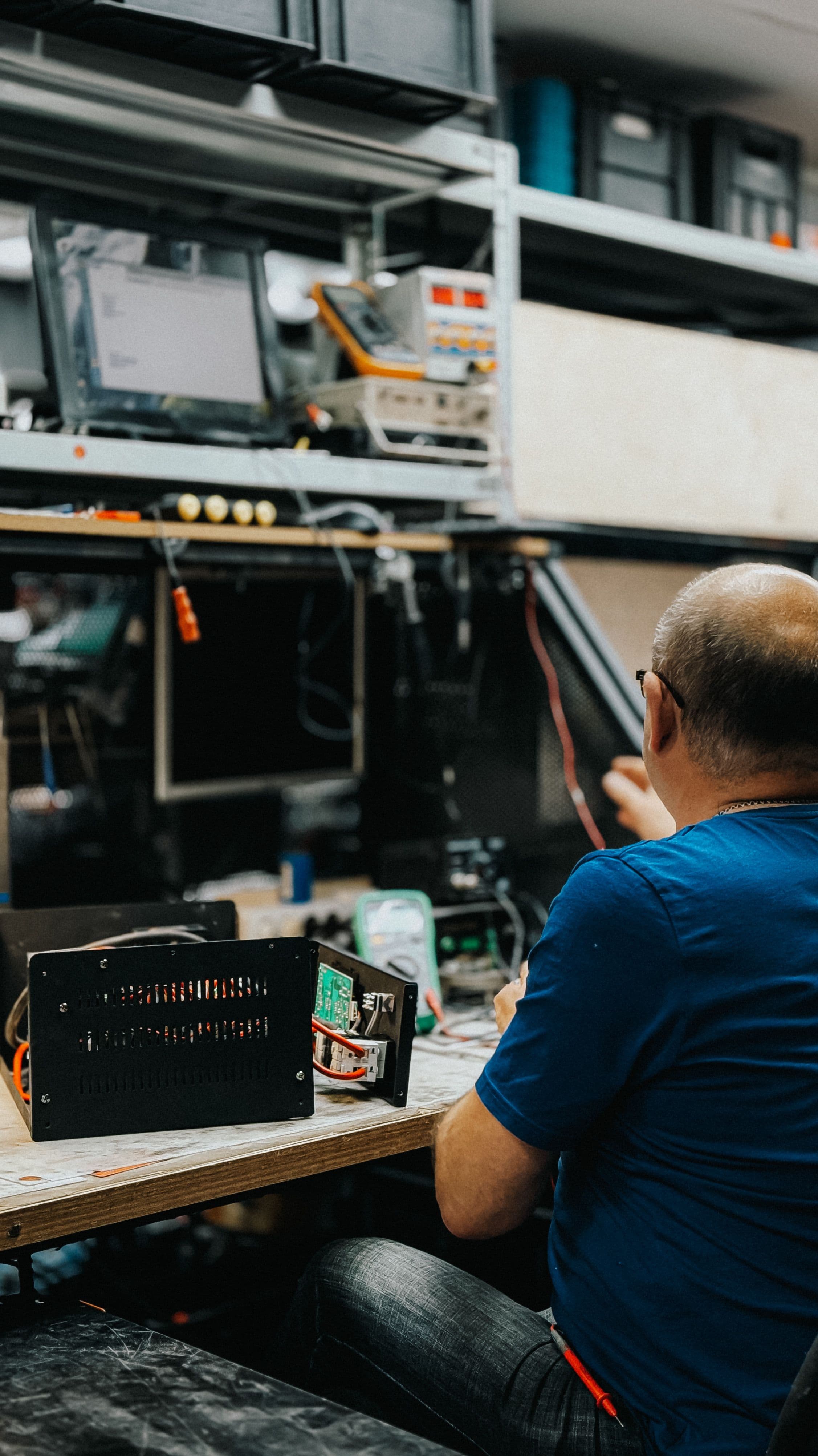 Why Engineering Teams Lose Time Searching for Product Information Instead of Solving Problems