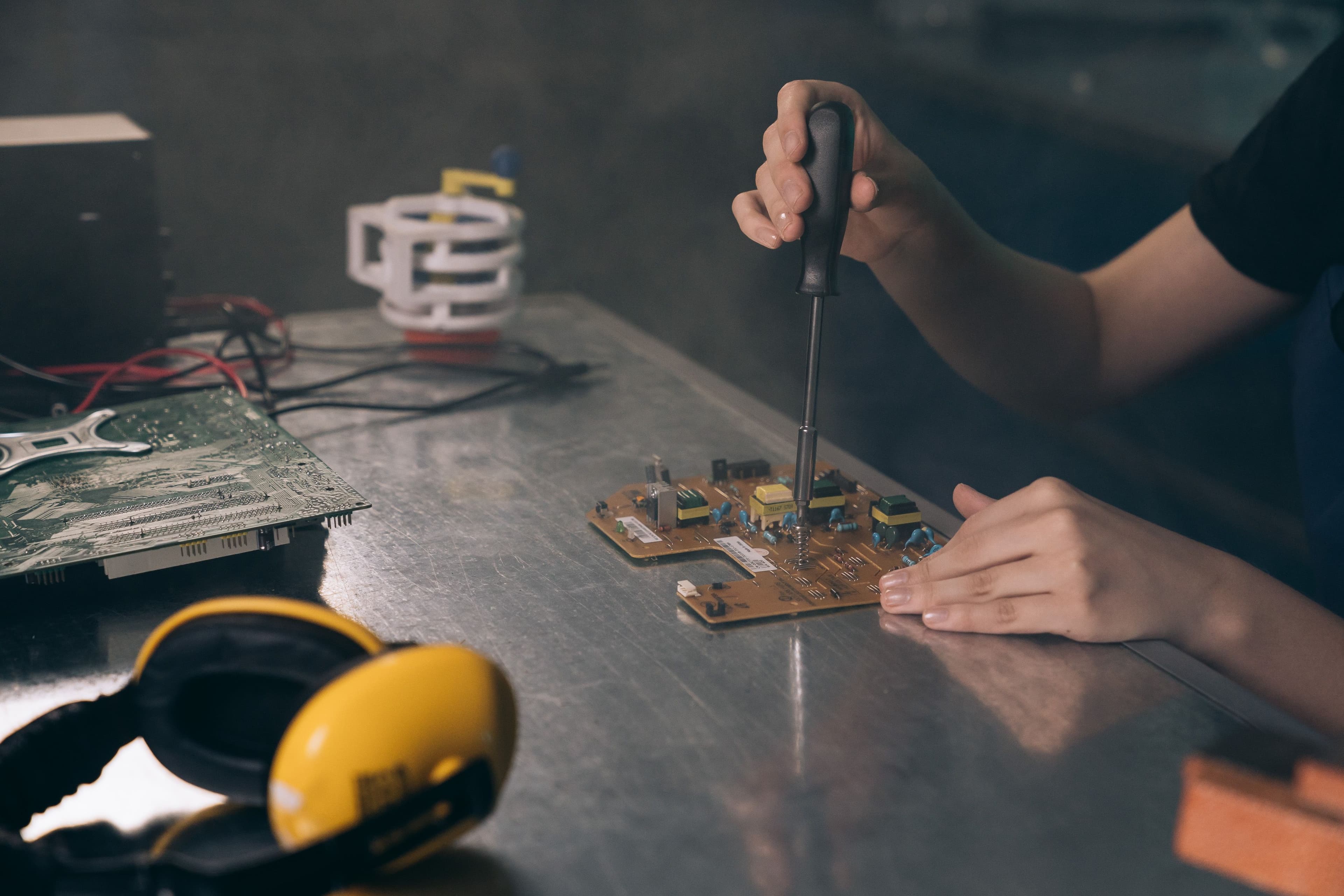 Improving Product Traceability Across Manufacturing and Field Service