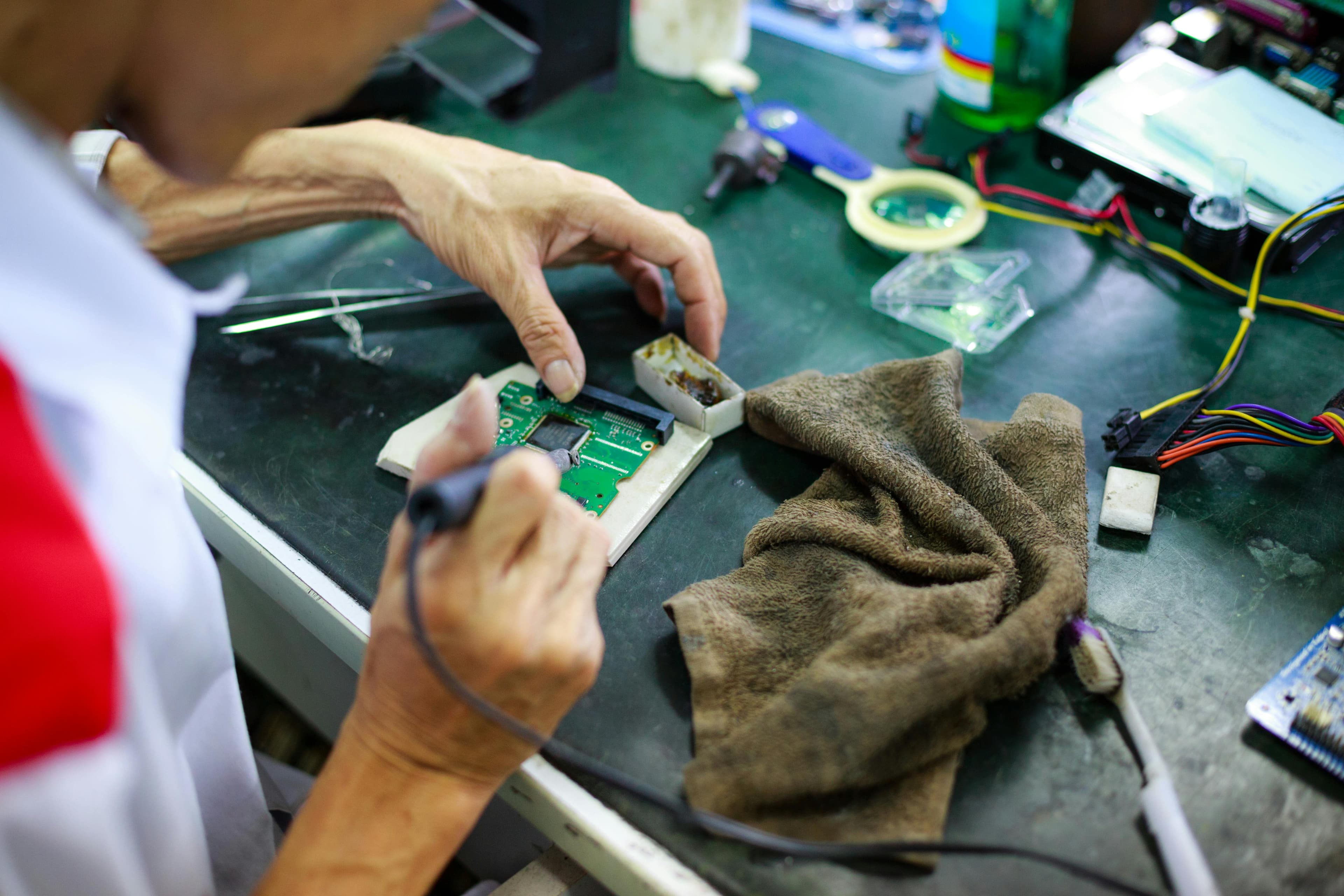 Improving Product Traceability Across the Hardware Lifecycle with S3Suite